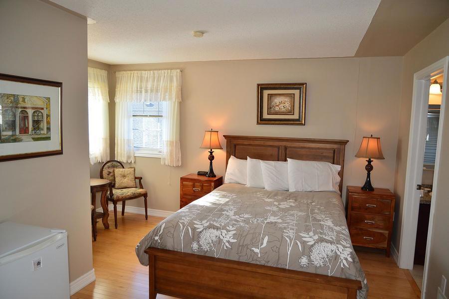 Arnica Bed & Breakfast Bed & Breakfast Niagara-on-the-Lake Exterior photo